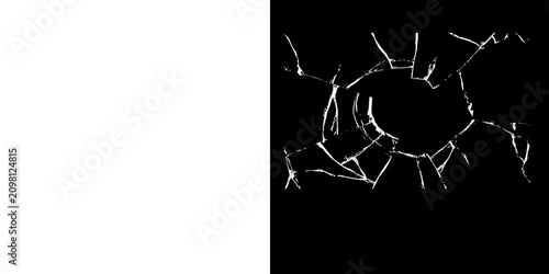 Foto Closeup of shattered glass with cracks spreading out on black background with wh