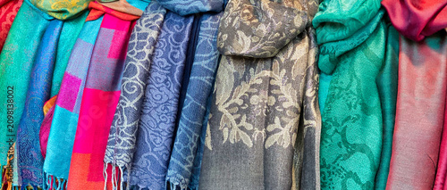 Obraz na płótnie Colourful pashmina in a street market