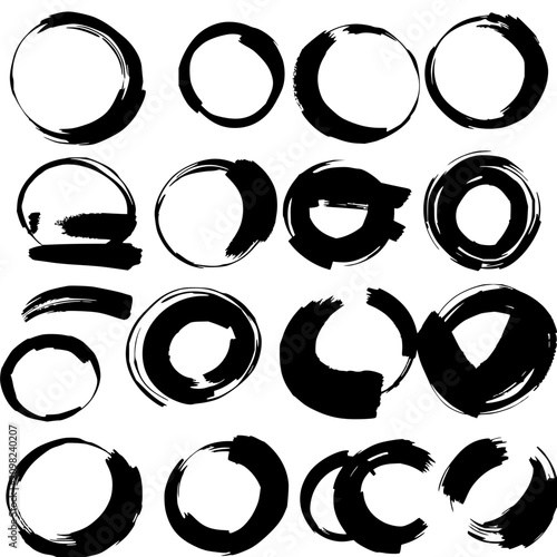Εκτύπωση καμβά Collection of 16 abstract brushstroke circles arranged in a 4x4 grid, each varying in thickness, opacity, and completeness, creating a dynamic and organic pattern