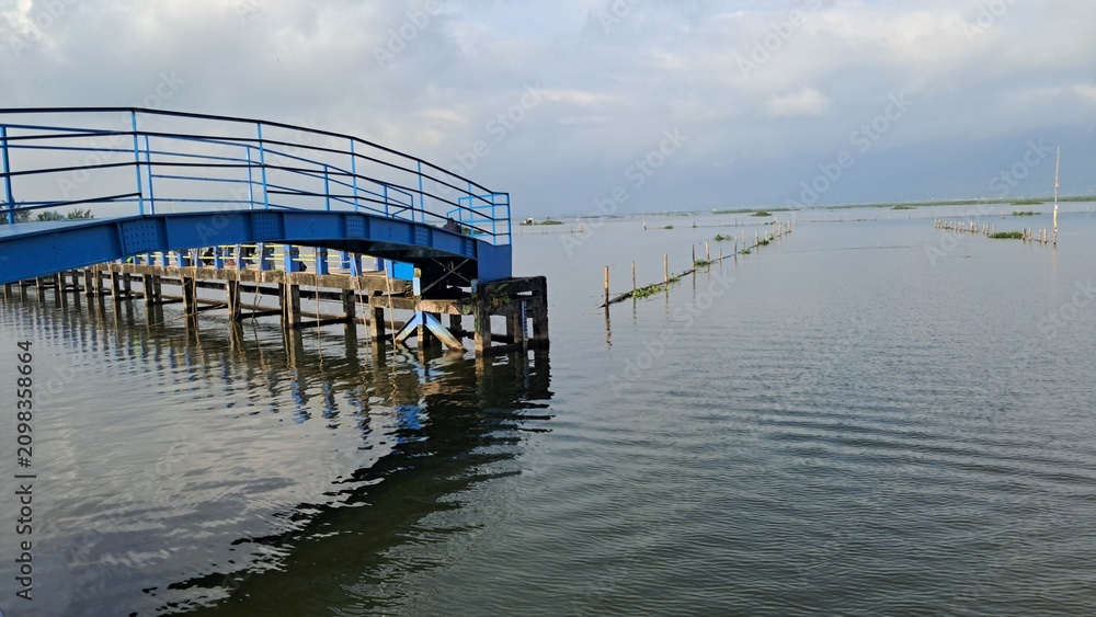 Fototapeta premium blue bridge lake natural landscape