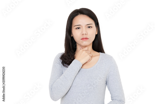 Foto A young Chinese woman with a sore throat in the bedroom