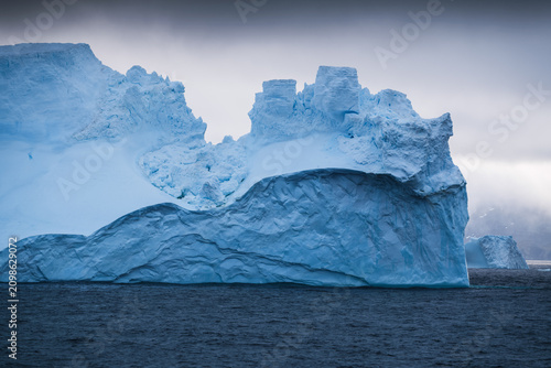 Принти на полотні The magnificent natural landscape of sea icebergs in the South Georgia Islands