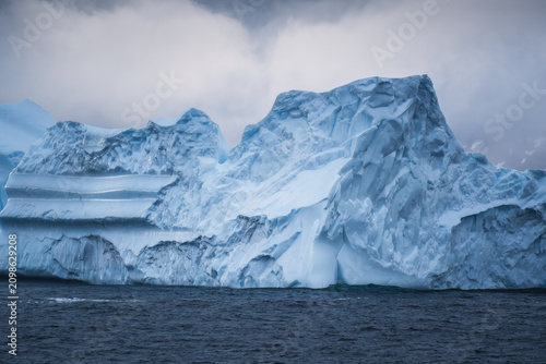 Photos The magnificent natural landscape of sea icebergs in the South Georgia Islands