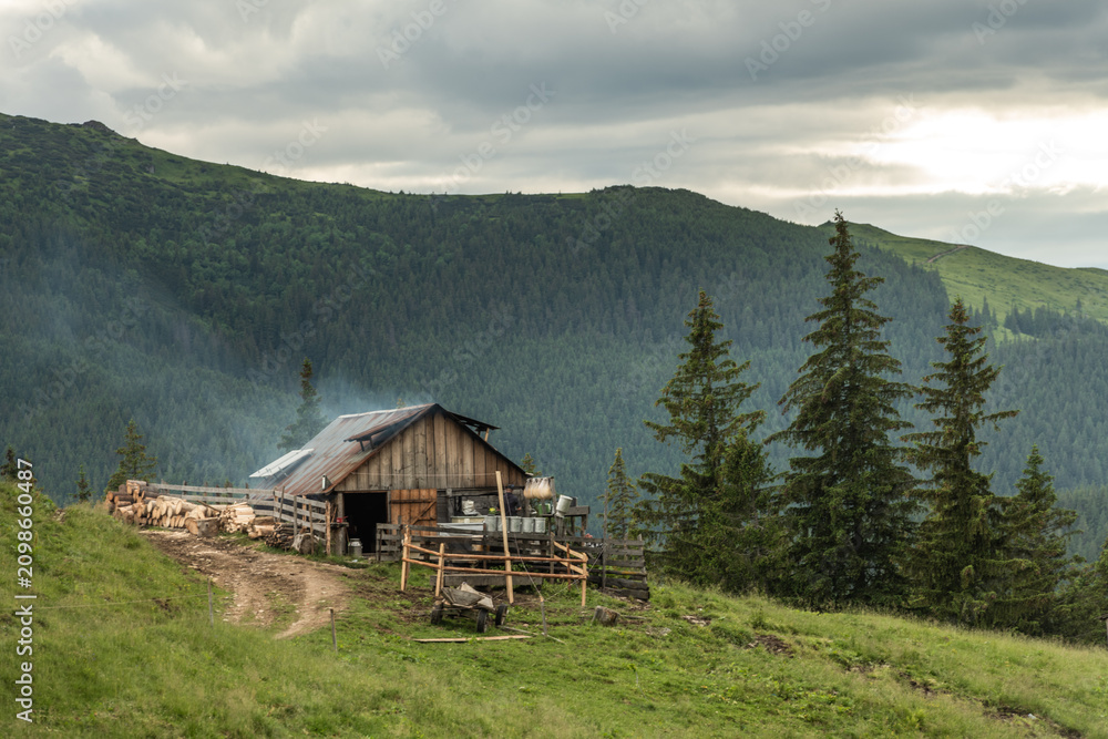 Obraz premium Bucovina Cheese Making Hut in the Romanian Mountains