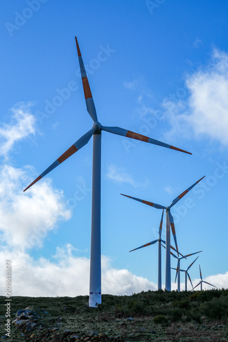 The wheels of a wind turbine are turning on the plateau of Madeira.