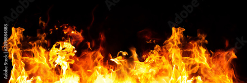 фотографія panorama fire flames on black background