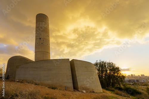 Canvastavla Sunset view of the Monument to the Negev Brigade, Beersheba