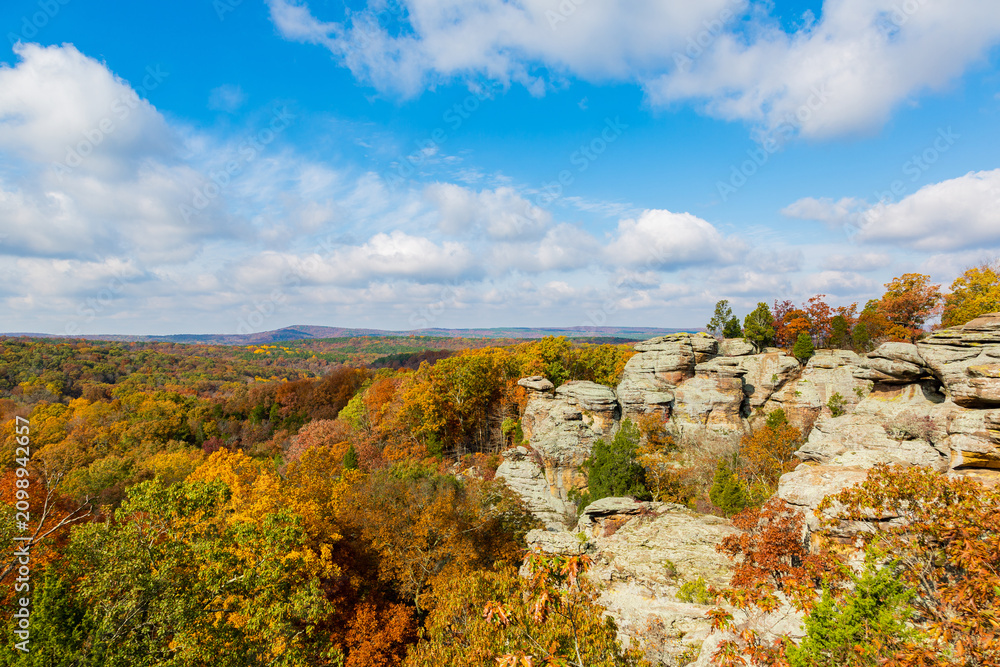 Fototapeta premium 63895-16320 Camel Rock in fall color Garden of the Gods Recreation Area Shawnee National Forest IL