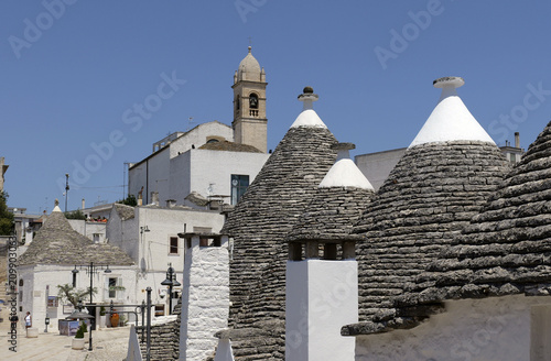 Bild auf Leinwand Trulli traditional stone houses in alberobello puglia