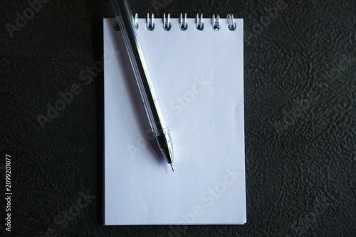 Fotografie This spiral bound notebook is known as a memo book or mini notebook, complete with a pen at the top