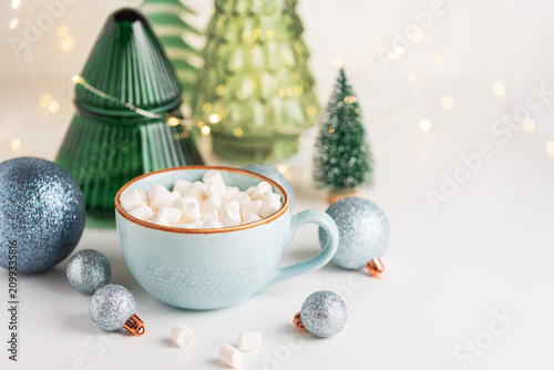Fotografie Hot chocolate with marshmallows, Christmas ornaments, and festive decorations