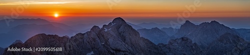 Tableau sur toile A sweeping wide panoramic landscape photograph looking east from the summit of G