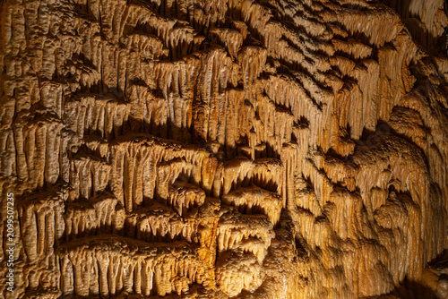 Fotografie a massive, intricate flowstone formation called The Organ and layered cave dra