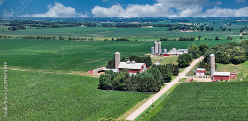 Foto Panorama Aerial View of Farm homesteads and Corn Production Fields in South West