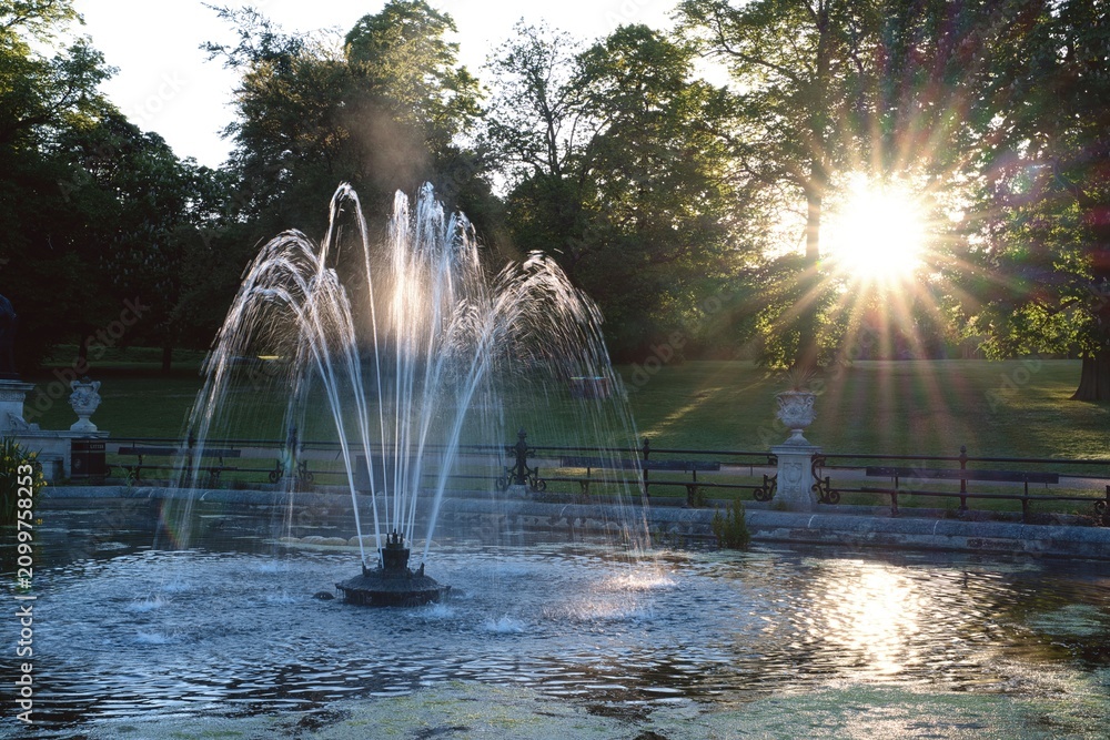 Fototapeta premium London,UK - May 12, 2026: Rising sun and fountain at Italian Gardens of Kensington Gardens