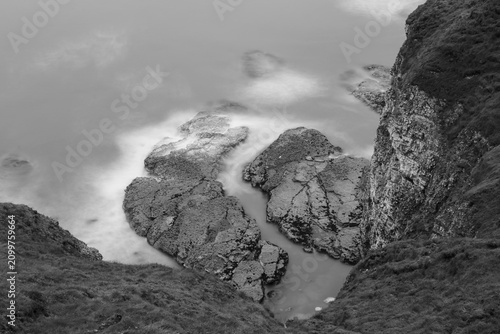Cuadro en lienzo monochrome landscape of coastal cliffs and rocks of England