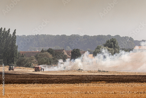 incendie dans les champs en seine et marne 