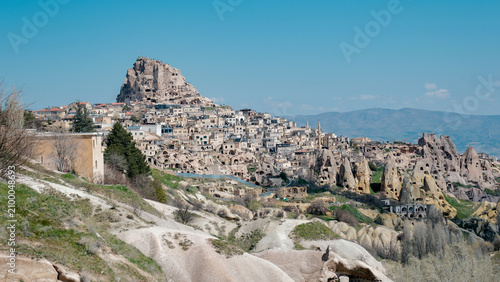 фотографія Stunning view of Cappadocia's unique rock formations and ancient cave dwellings