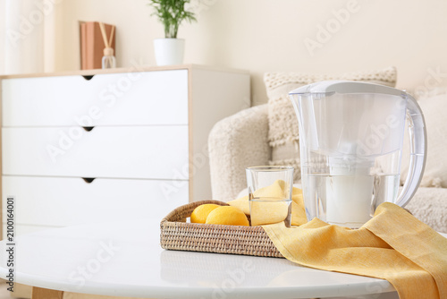 Water filter pitcher with l...