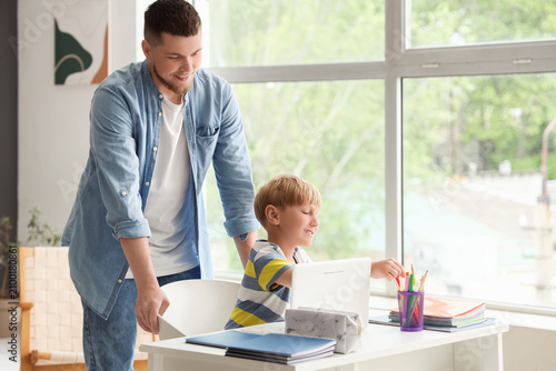 Young father helping his li...