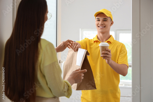 Young courier delivering fo...
