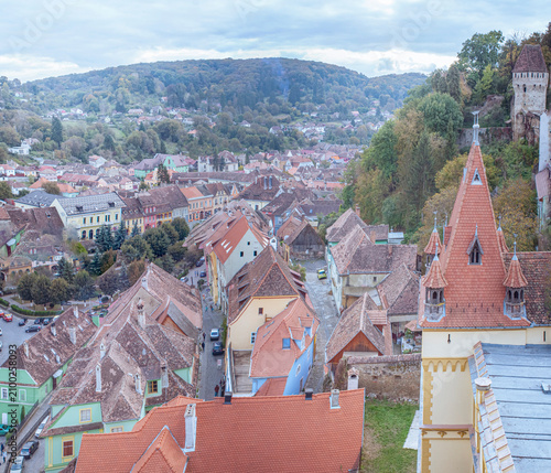 Fotografía High angle view of the medieval old town of Sighisoara, Transylvania, Romania
