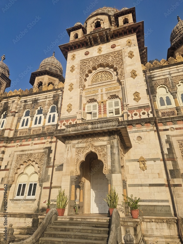 Fototapeta premium Ornate Indian palace facade beneath a clear blue sky
