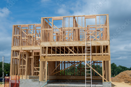 фотографія plywood new house frame