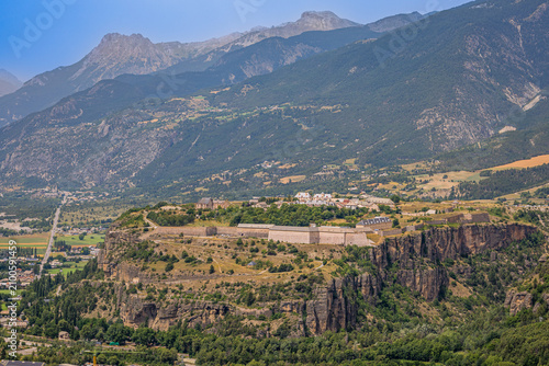 Canvas Print Vue sur le Village fortifié de Mont-Dauphin dans les Hautes-Alpes en France