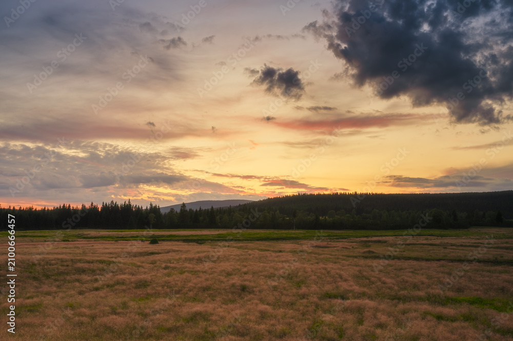 Obraz premium Góry Izerskie, zacód słońca, krajobraz, góry, piękne chmury, długa ekspozycja, natura