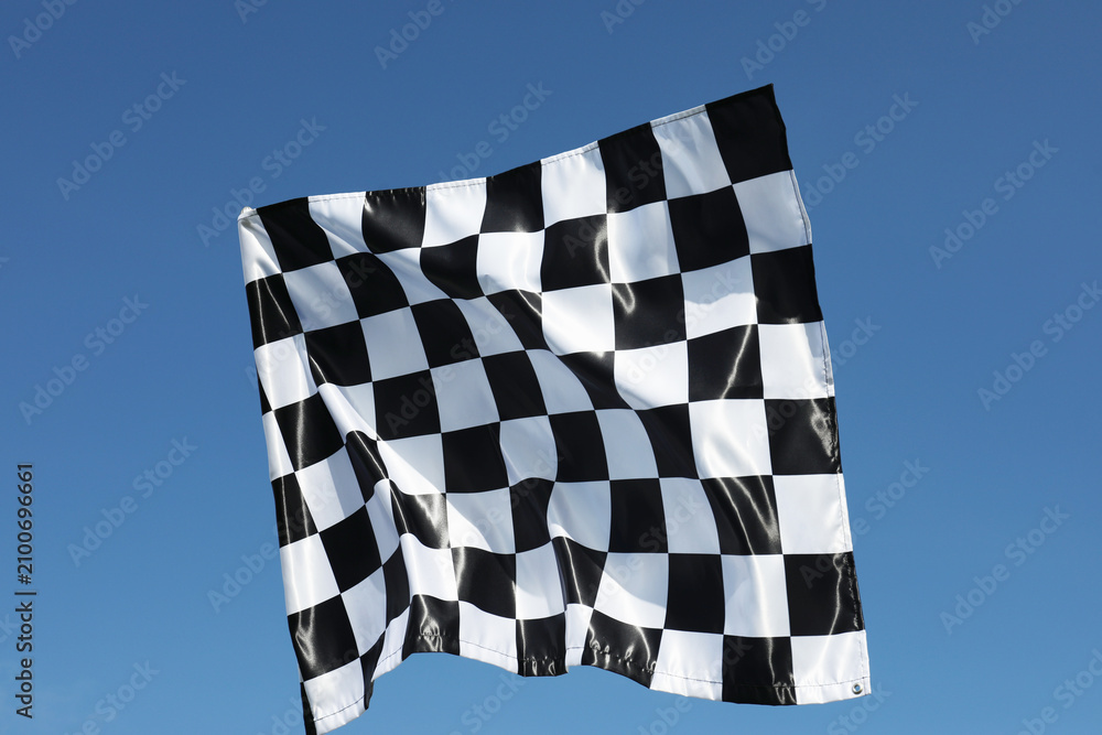 Obraz premium One checkered flag against blue sky outdoors