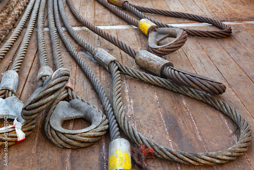 Cuadro en lienzo Heavy duty steel wire rope slings with thimbles and ferrules on a wooden deck of