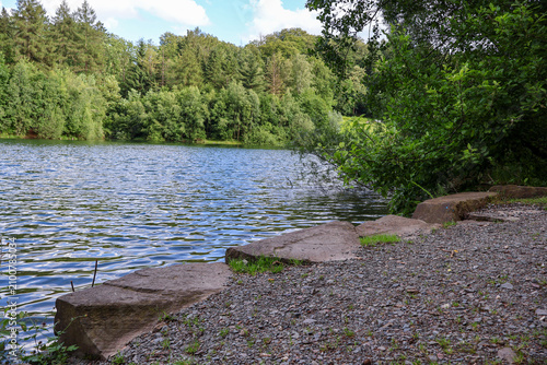 Tableau sur toile .Beautiful forest lake and dam in summer. Ronsdorf reservoir with green trees re