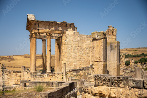 Canvastavla Side view of the Capitol at the archaeological site of Dougga, in Teboursouk, ou