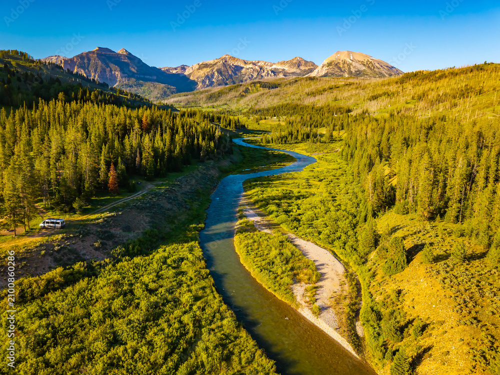 Obraz premium Granite Creek flows through scenic Wyoming landscape near Tetons