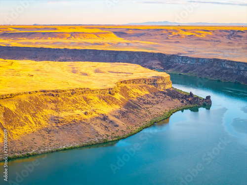 Fotografie Aerial view of Snake River winding through Idaho plains