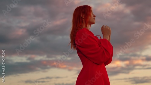 Konstfotografi Young Christian woman praying dawn