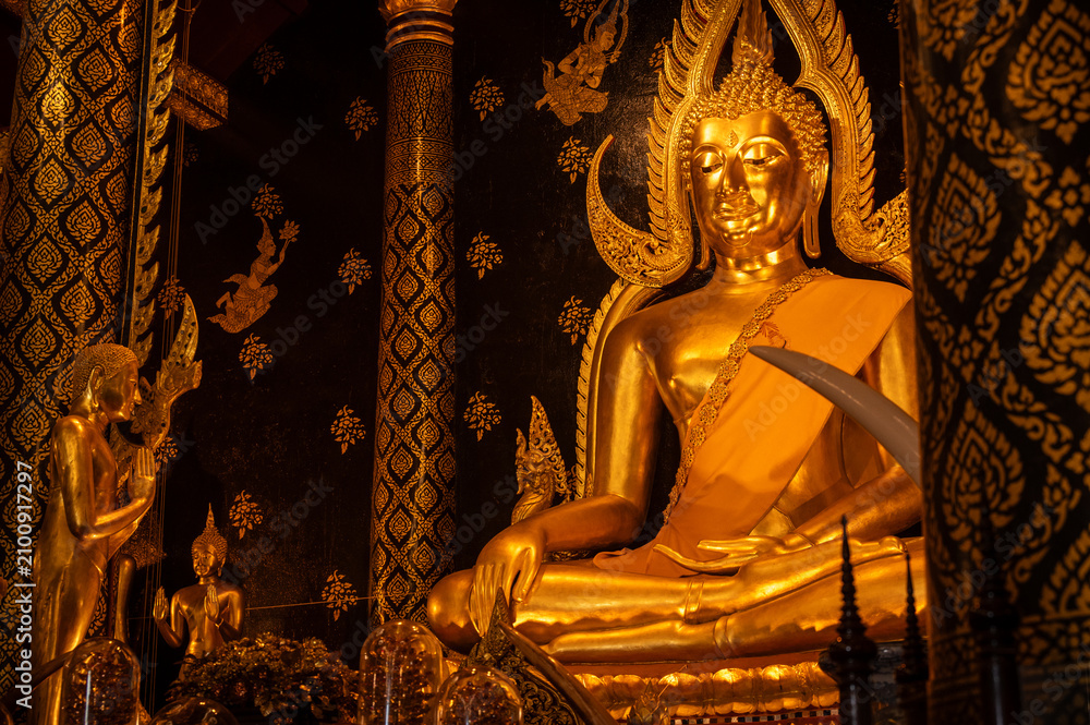 Fototapeta premium Cropped shot view of beautiful golden Buddha situated in Wat Phra Sri Rattana Mahathat temple in Phitsanulok province of Thailand.