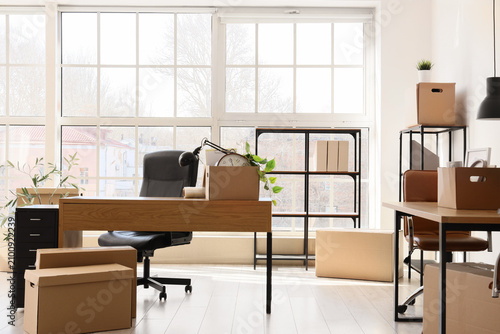Workplaces with moving boxe...