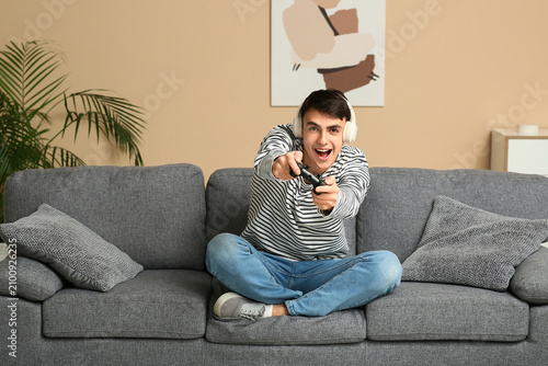 Handsome young man in headp...