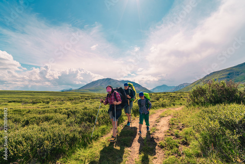 Photos family hike in the backcountry