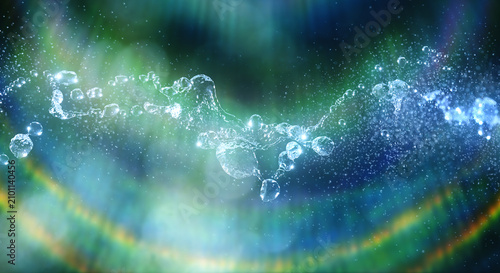 キラキラ飛び散る水滴　水しぶき　爽やかな森の緑の背景　眩しい太陽の日差しとレンズフレア　夏・夏休み・水遊び・プール・飲料水・猛暑・酷暑・熱中症の背景