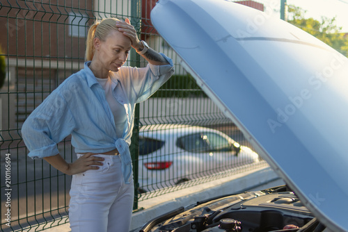 фотографія Woman feeling frustrated and stressed about car breakdown, experiencing automobi