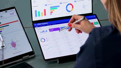 Marketing Manager Analyzes Campaign Performance Using Real-time Dashboard