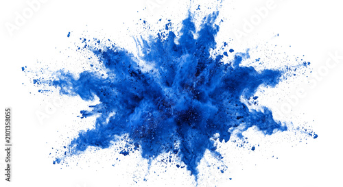 Foto Vibrant blue powder explosion captured mid-air against a clean white background