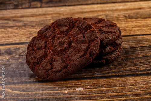 Bild auf Leinwand Chocolate cookies on rustic wooden surface