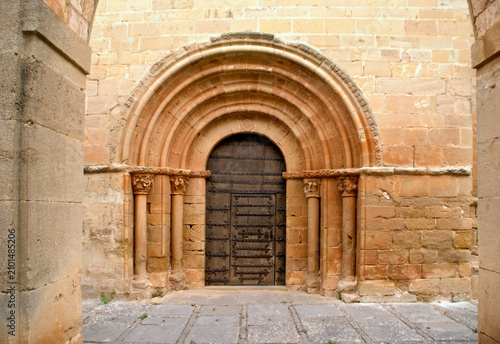 Romanesque Portal: The Timeless Beauty of San Andrés Apóstol in Spain