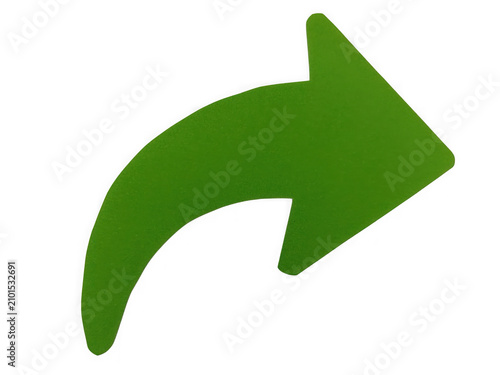 Foto A single curved green arrow pointing to the right side on a simple flat surface
