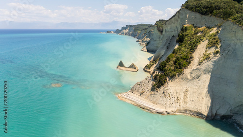 Fotografie Loggas beach cliffs and Ionian sea, Corfu