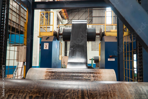 Obraz na plátně Industrial Steel Manufacturing: Heavy machinery and equipment dominate the scene in a steel manufacturing plant, showcasing the raw power and intricate processes of metal production